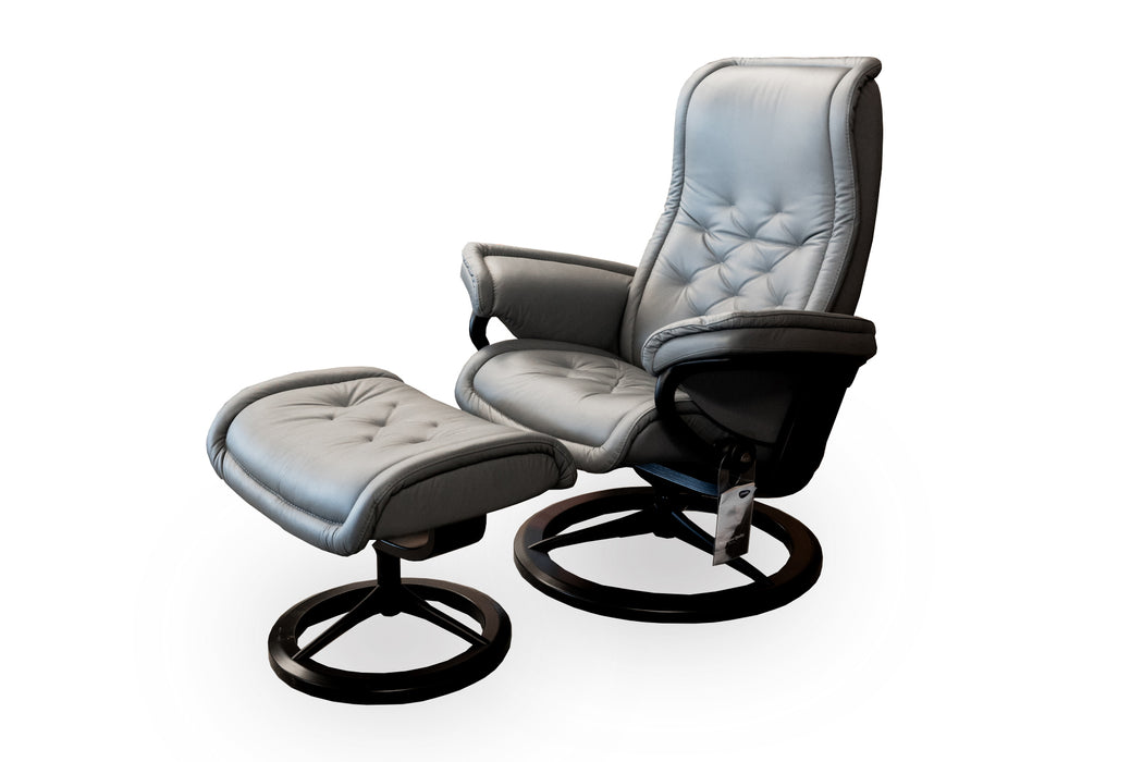 Stressless Royal Medium Recliner w/Ottoman in Signature base