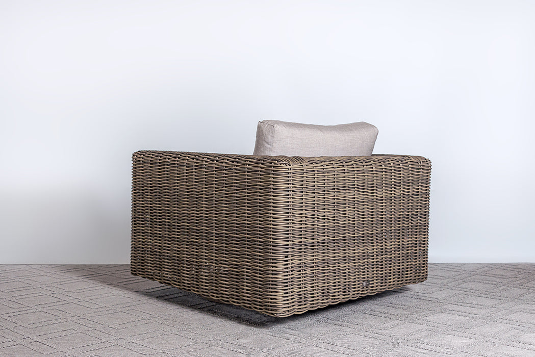 Cubo Swivel Gliding Club Chair w/2 Armrest Tables