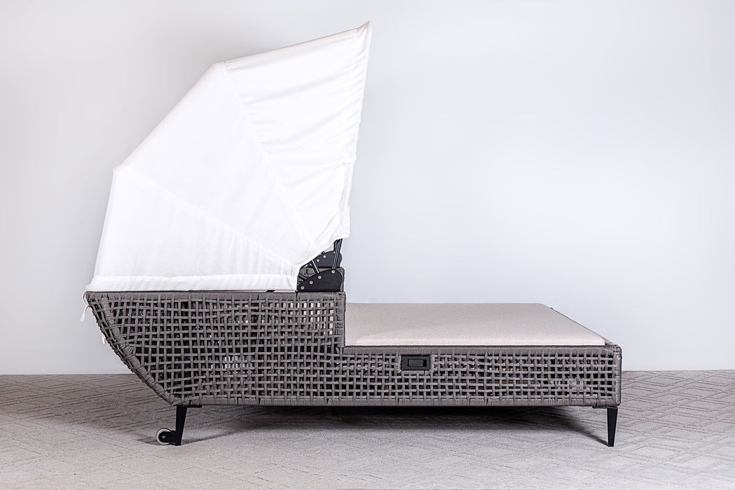Genval Daybed with Canopy