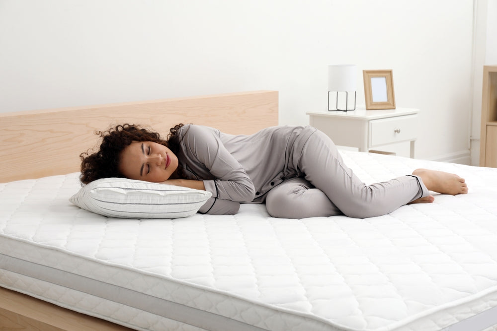 Beating the Summer Heat: Choosing the Right Frame and Mattress for Hot Sleepers
