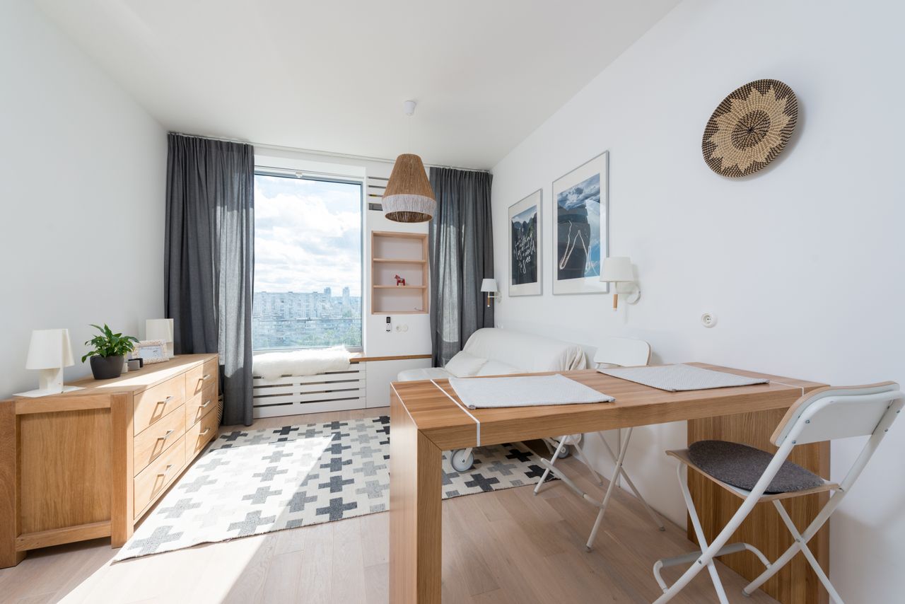 Transformer Tables Versus Traditional Extendable Tables: Which Best Fits Small Spaces?
